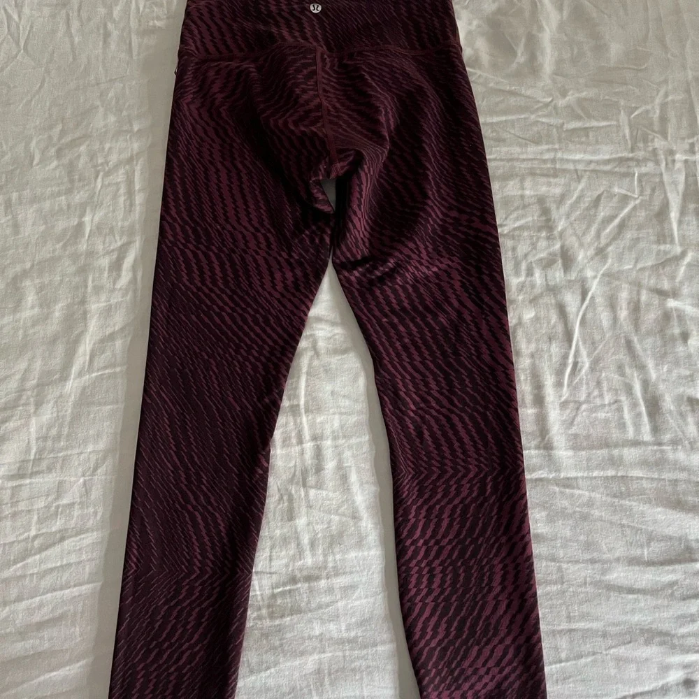 Lululemon Hi Rise Wunder Under Pants Leggings Red Grape Black Size 6 EUC